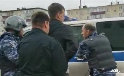 Сахалинца, курившего в здании гостиницы, пришлось увозить Росгвардии